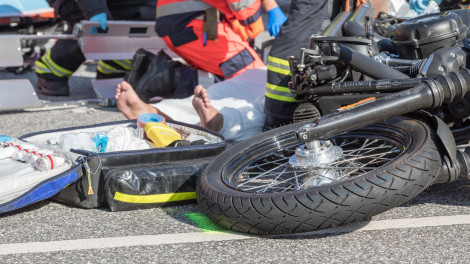 Na motorce stačí vteřina. Máte krytá záda?
