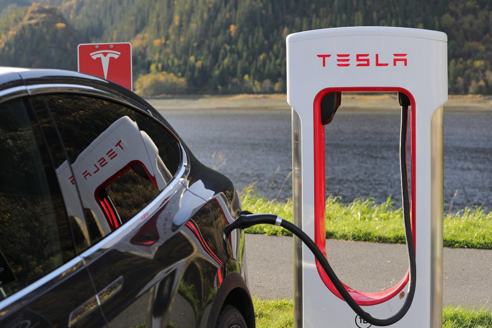 Za pojištění elektromobilu si připlatíte
